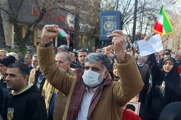 خیزش عظیم مردم شیراز علیه عناصر تخریب‌گر 