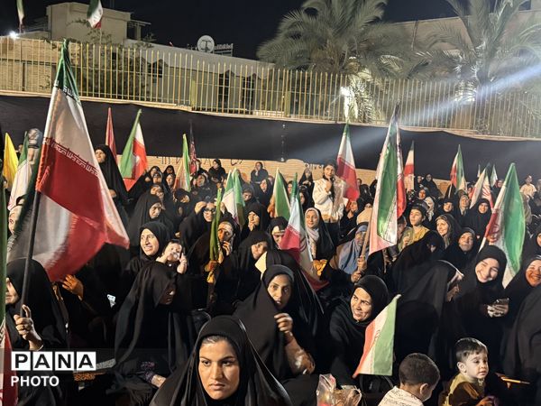 در شبِ سه‌شنبه، ۲۲ اردیبهشت، شهر با حضور پرشوق مردمانش جانی تازه گرفت