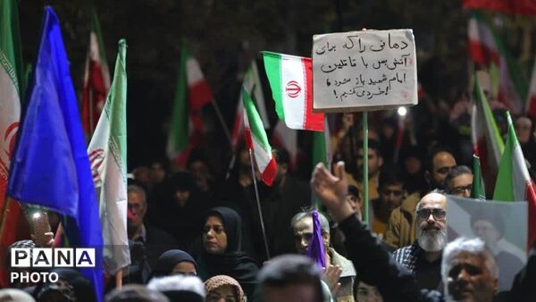  حضور پرشور مردم و مسئولان کرج در سی‌ودومین اجتماع و راهپیمایی شبانه 