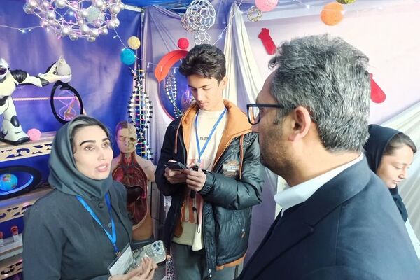 پژوهش‌سرای کاوش کهریزک، کانون توجه نخستین روز نمایشگاه دستاوردهای دانش‌آموزی استان