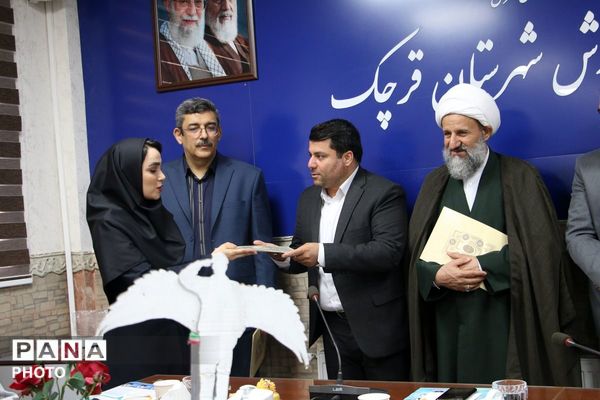 آیین تقدیر وتجلیل از ۱۸ معلم نمونه در شهرستان قرچک 