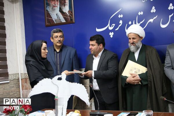 آیین تقدیر وتجلیل از ۱۸ معلم نمونه در شهرستان قرچک 