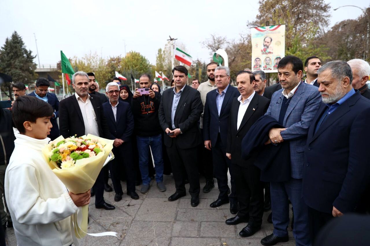 سفر دنیامالی به استان قزوین/ افتتاح پروژه خانه جوان/ بازدید از سالن سنگ‌نوردی+عکس و فیلم