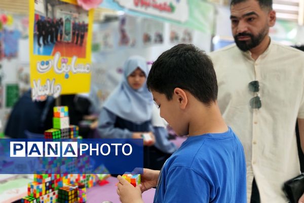 برگزاری نمایشگاه «افق‌های روشن» در دبستان حکمت ناحیه دو شهرری 