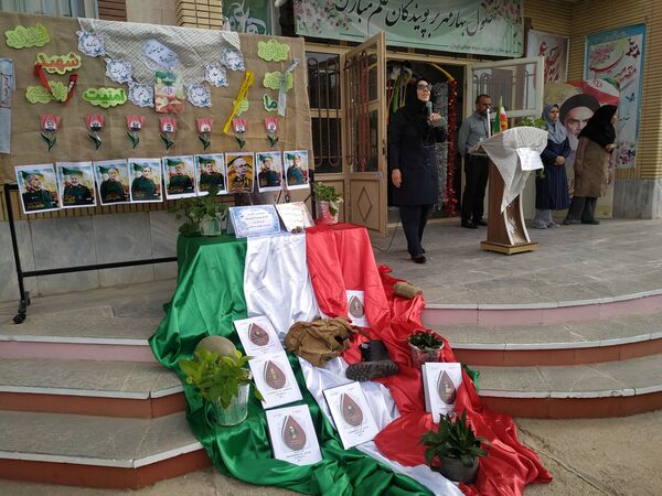 جشن آغاز سال تحصیلی جدید در دبیرستان نمونه ایمان 