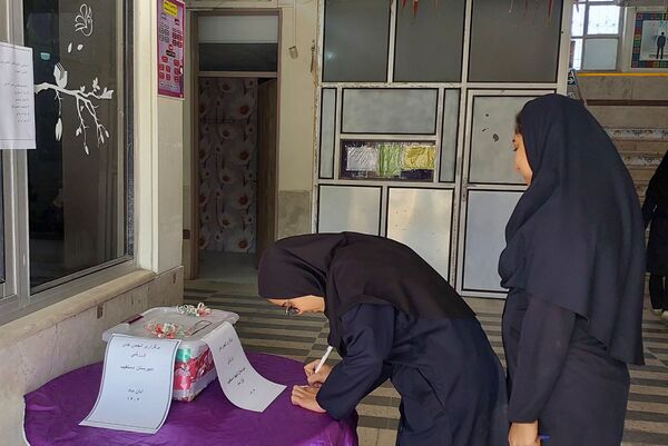  انتخابات انجمن ورزشی دبیرستان شهید محمد تقی دستغیب