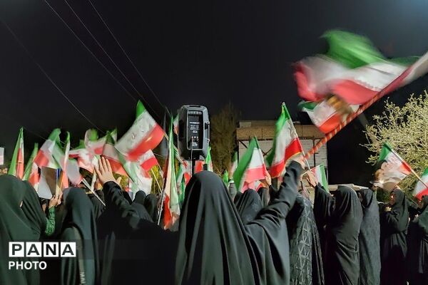 در حمایت از میدان و پیشگیری از فتنه و کودتا هستیم در خیابان 