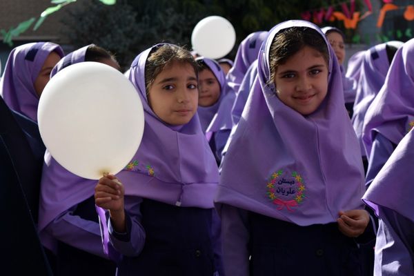 جشن میلاد حضرت زینب(س) با حضور مادران پرستار در دبستان علویان بهارستان‌دو