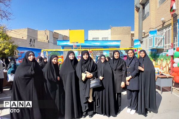 بازارچه کارآفرینی در دبیرستان حجاب
