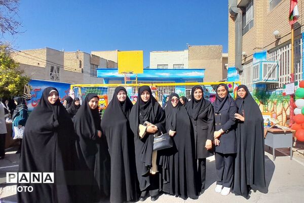 بازارچه کارآفرینی در دبیرستان حجاب