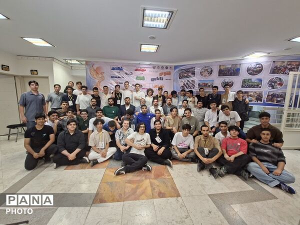 نمایشگاه ققنوس دانایی در دبیرستان علامه حلی ۵ برگزار شد