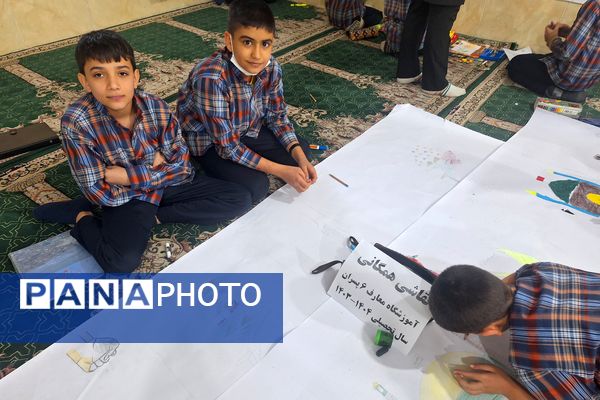 برپایی نقاشی همگانی در هفته ماها در آموزشگاه معارف۶ ناحیه ۳شیراز 