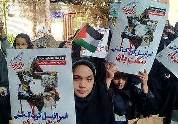 دانش آموزان شهر بهمن پای کار نظام در یوم الله ۱۳ آبان ایستاده‌اند