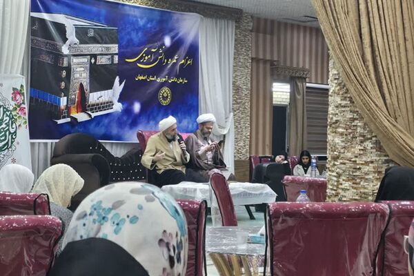 اعزام دانش‌آموزان دختر استان فارس به حج عمره
