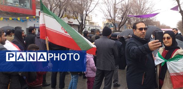 همگام با هم؛ مردم و دانش‌آموزان، شکوه جاودانه ۲۲ بهمن را فریاد می‌زنند