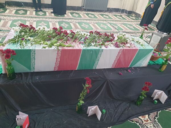 مراسم تشییع پیکر شهید گمنام در مدرسه علامه طباطبایی منطقه پردیس