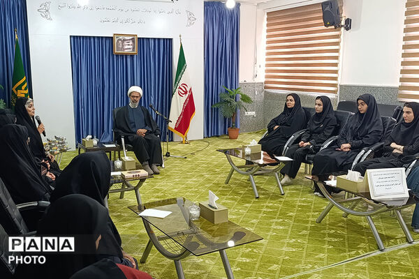 دیدار امور بانوان آموزش‌ و پرورش و استانداری با نماینده ولی‌فقیه در بجنورد به مناسبت روز دختر