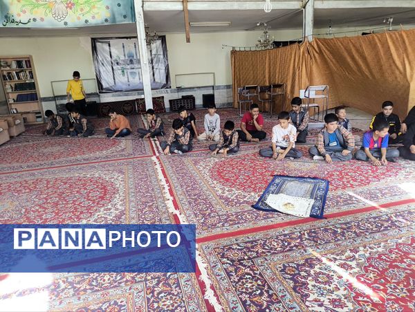 اقامه نماز جماعت به صورت مستمر و روزانه در دبستان شهید نجفی فدافن