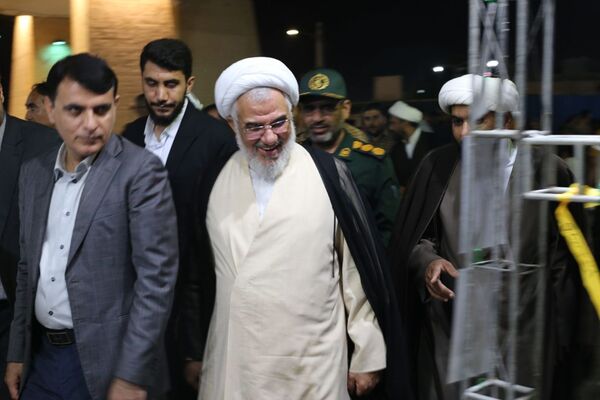 حضور نماینده ولی‌فقیه هرمزگان در جشن هفته وحدت شهرستان جاسک