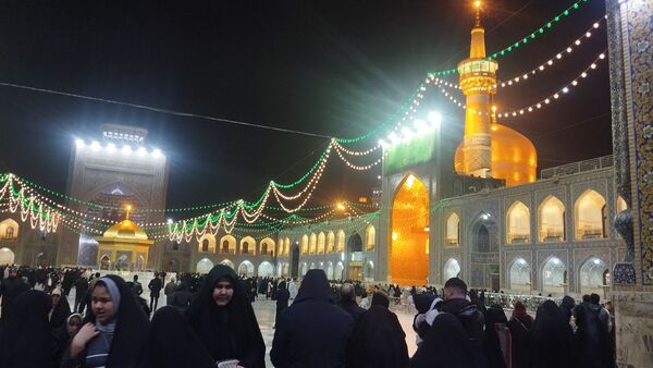 حرم مطهر امام رضا (ع) در شب مبعث رسول خدا