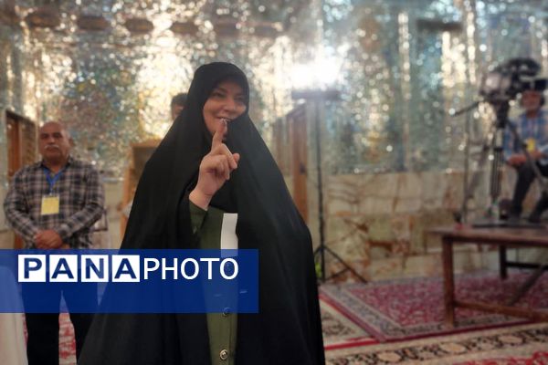 مردم شیراز پای کار ایران و وطنشان