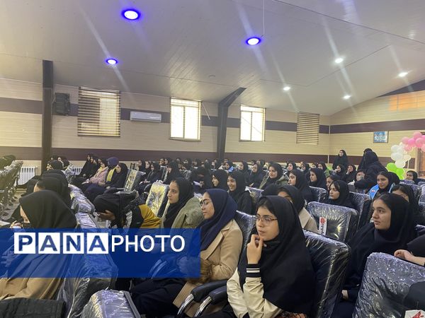 برگزاری جشن دختران انقلاب در باخرز با حضور پرشور دانش آموزان
