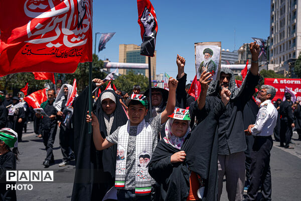 تشییع پیکر رهبر شهید انقلاب در مشهد مقدس-۳