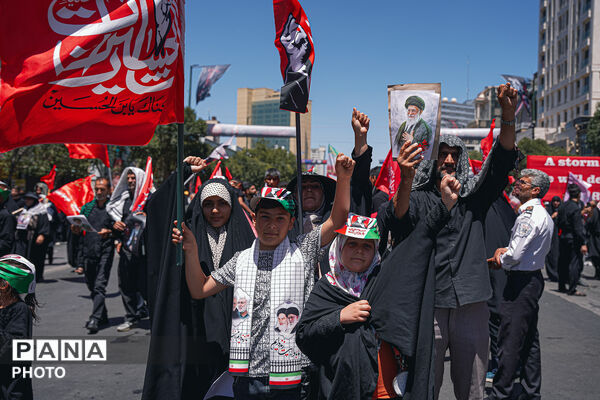 تشییع پیکر رهبر شهید انقلاب در مشهد مقدس-۳