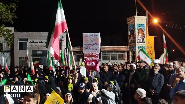 حضور خادمان امام رضا(ع) و پرچم متبرک آستان قدس در اجتماعات شبانه شهر صفی آباد