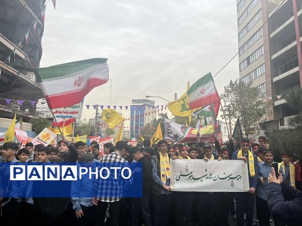 حضور پرشور دانش‌آموزان البرزی در راهپیمایی 13 آبان 