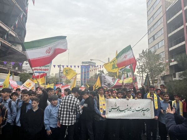 حضور پرشور دانش‌آموزان البرزی در راهپیمایی 13 آبان 