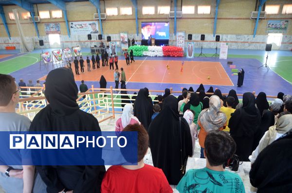 مراسم اختتامیه کلاس‌های اوقات فراغت موسسه امام حسین(ع) در سالن شهدای مدافع حرم