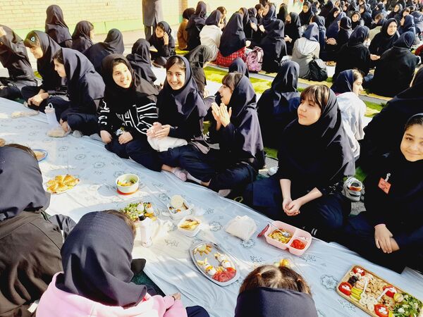 جشنواره صبحانه سالم در دبیرستان علی افشارنژاد ناحیه۶ مشهد