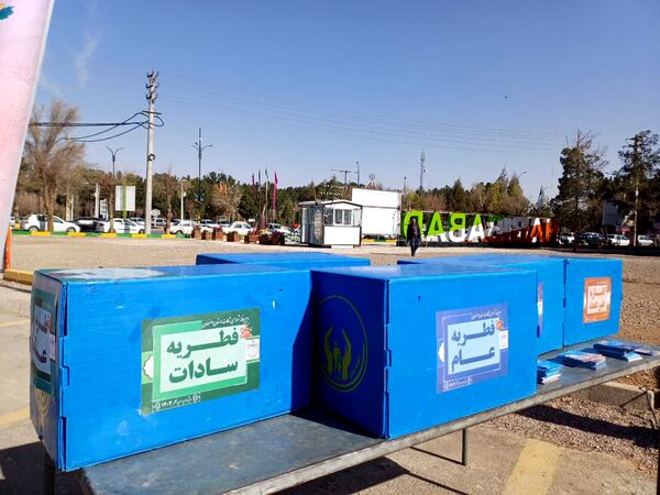 اقامه نماز با شکوه عید فطر به امامت امام جمعه حبیب آباد