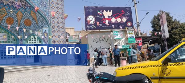 توزیع شربت و شیرینی به مناسبت میلاد پیامبر اسلام (ص) 