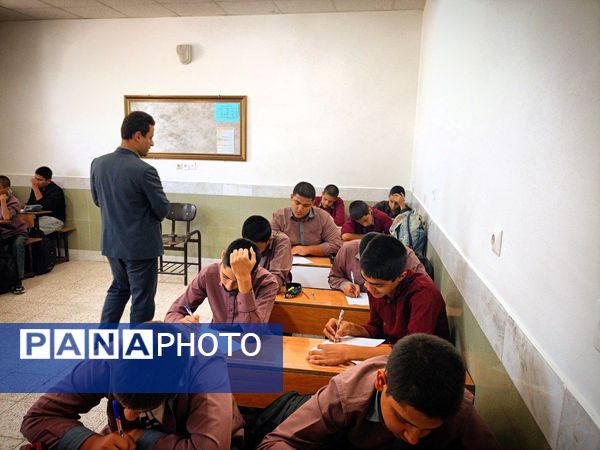 آزمون سنجش در دبیرستان میثاق 