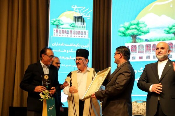 آیین بزرگداشت مردان نامدار با حضور چهره‌های فرهنگی و هنری در فرهنگسرای شهرکرد 
