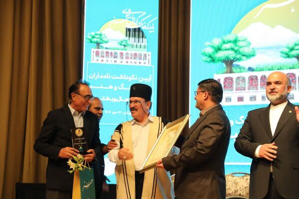 آیین بزرگداشت مردان نامدار با حضور چهره‌های فرهنگی و هنری در فرهنگسرای شهرکرد 