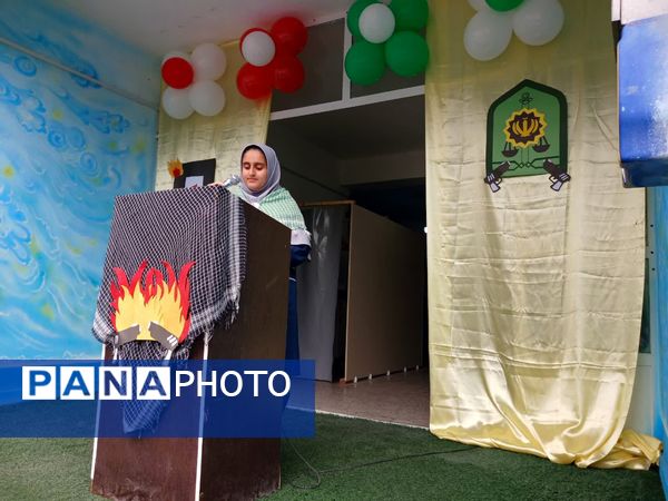 حضور نیروهای انتظامی در دبیرستان نجم قائمشهر