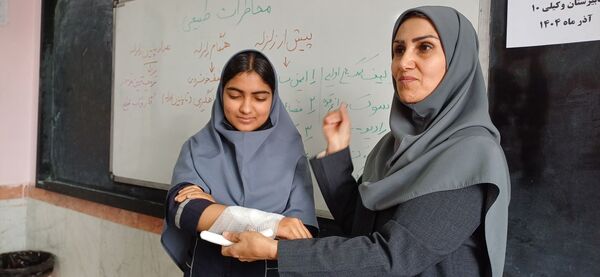 بیست و هفتمین مانور سراسری زلزله در دبیرستان نمونه وکیلی ۱۰