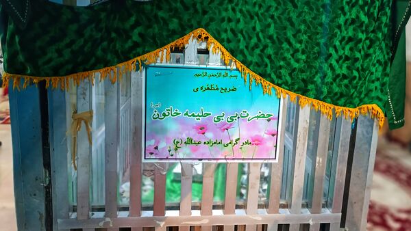 جشن میلاد حضرت زینب(س) با حضور پرشور مردم یاسوج در حرم امامزاده عبدالله(ع) 