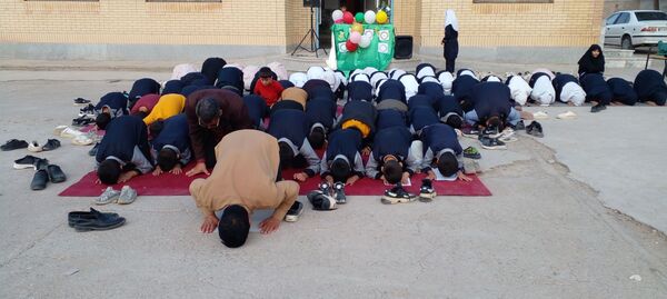 جشن ولادت حضرت فاطمه زهرا (س ) در مدرسه صغری عبداللهیان کاریزک