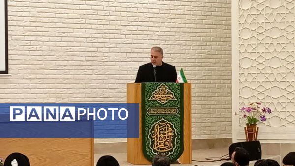 نشست صمیمی جوانان با حضرت آیت الله نورمفیدی