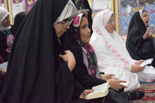 اعتکاف دانش‌آموزی در مسجد جامع امام حسین(ع) ناحیه یک کرج 