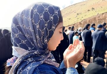نماز عید فطر در جوار شهید گمنام روستای ملک شیر
