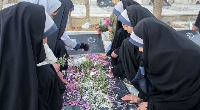    لاله ‌هایی  که  روشنی  خانه‌ها   شدند