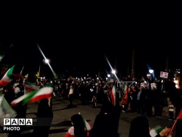 حضور پرشور مردم در سی و یکمین شب بیعت؛ آیین وحدت در روز جمهوری اسلامی