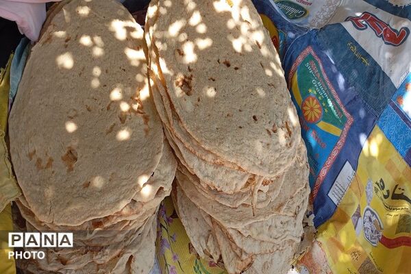 کمک به پخت نان به عشق آقای شهید ایران 