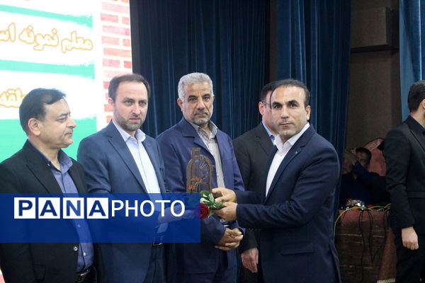 تجلیل از معلمان نمونه استان بوشهر 