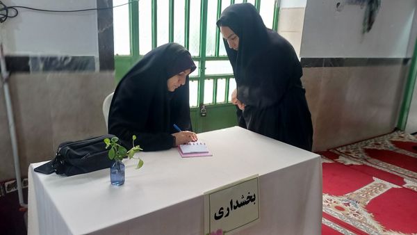 برگزاری «میز خدمت ویژه بانوان» به مناسبت میلاد حضرت فاطمه زهرا (س) در فیروزان